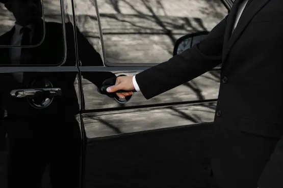 chauffeur vtc van geneve et haute savoie van mercedes noir